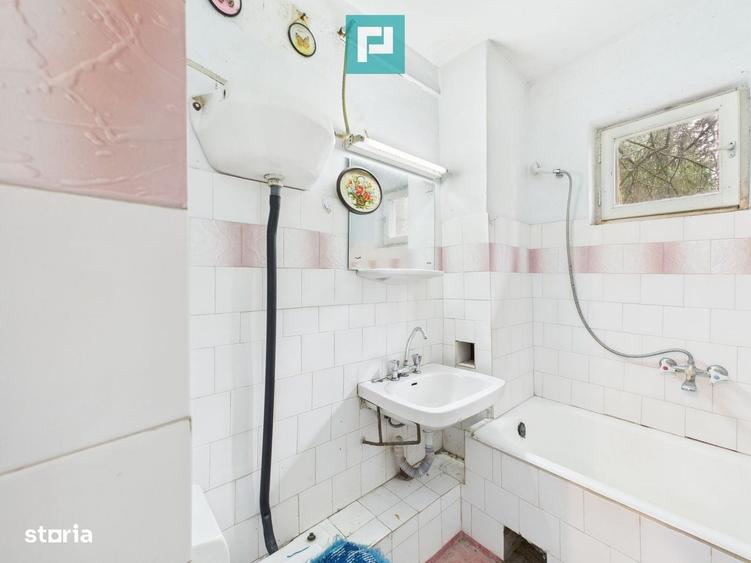 Casă cu 3 camere decomandat cu Teren 8163 Mp în Roșia