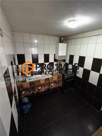 Casă individuală cu 4 camere cu Canalizare în Broșteni