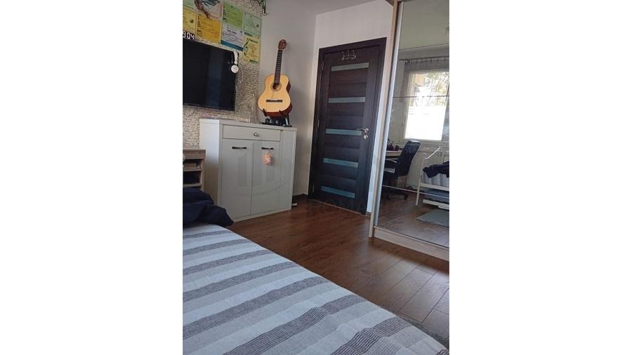 Apartament cu 3 camere semidecomandat, mobilat în Colentina