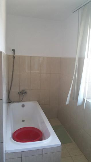 Casă cu 8 camere cu Teren 2000 Mp în Lumina
