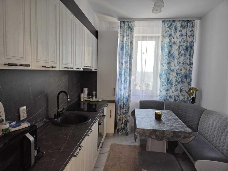 Apartament cu 3 camere decomandat în Orizont