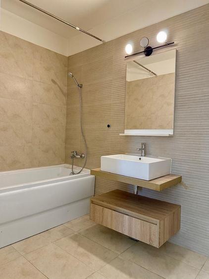Apartament cu 3 camere semidecomandat în Dobroești