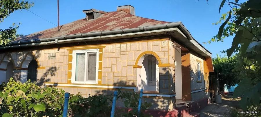 Casă cu 4 camere cu Teren 2500 Mp în Brădeanu