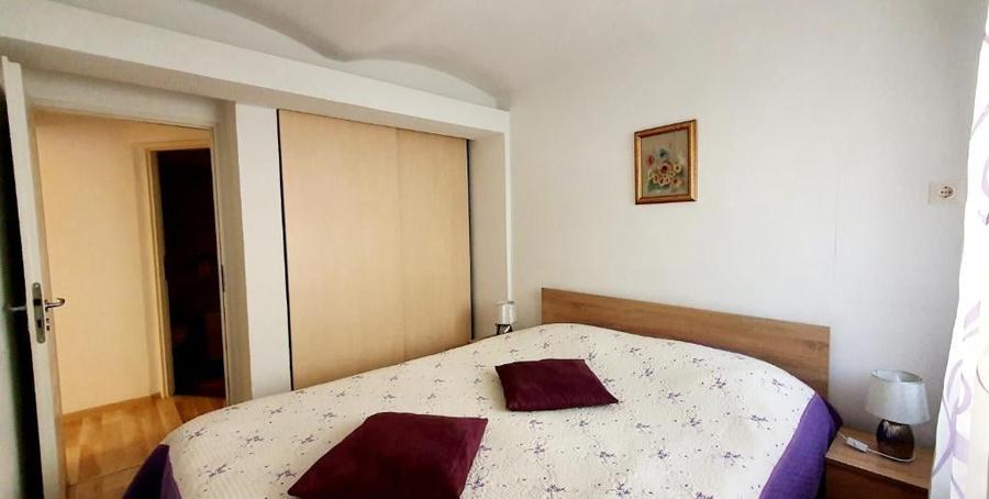 Apartament cu 5 camere semidecomandat în Centrul Istoric