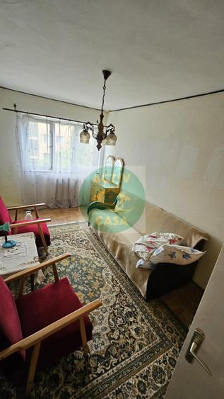 Apartament cu 3 camere decomandat în Est
