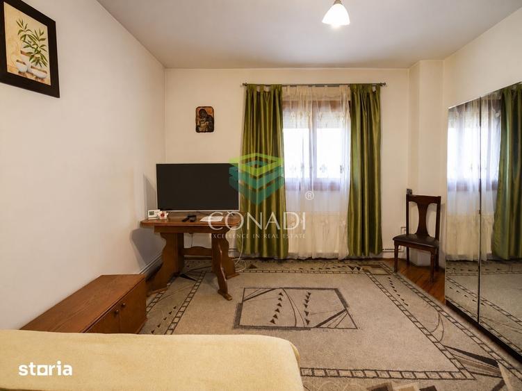 Casă cu 7 camere cu Teren 1875 Mp în Central