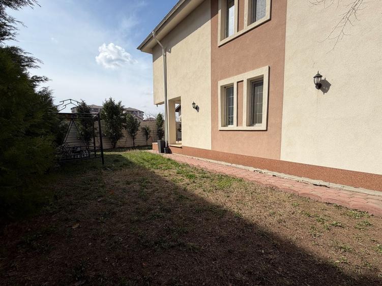 Casă individuală cu 4 camere cu Canalizare în Dobroești