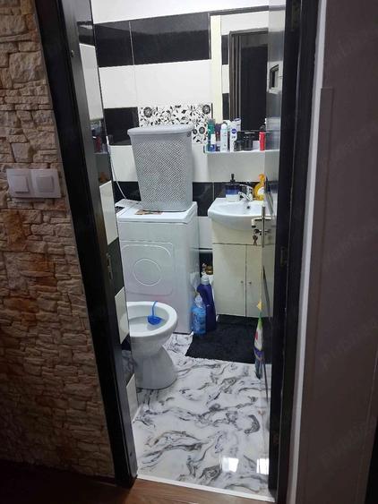 Apartament cu 3 camere decomandat în Moroasa 2