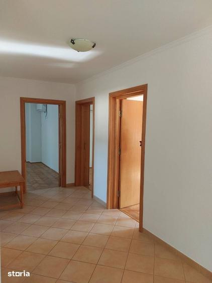 Casă cu 5 camere cu Teren 500 Mp în Central