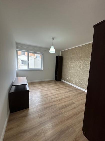 Apartament cu 3 camere decomandat, mobilat în Valea Borcutului
