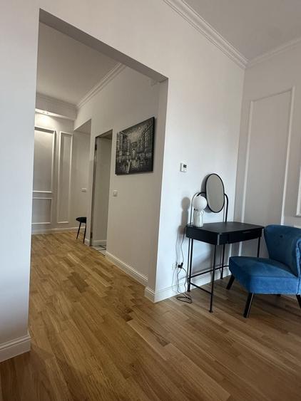 Apartament cu 4 camere decomandat în Calea Victoriei