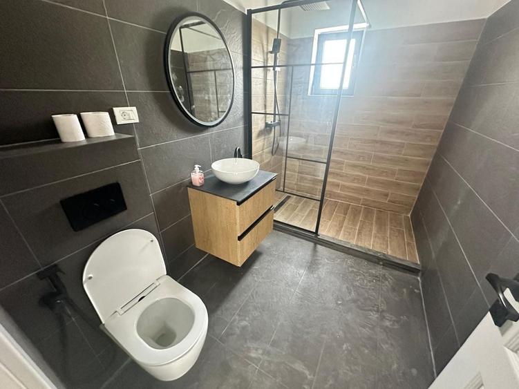 Duplex cu 4 camere cu Canalizare în Central