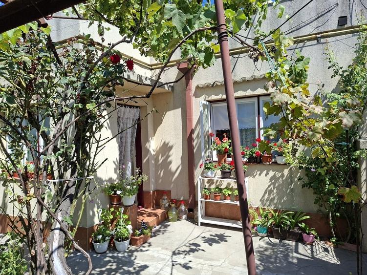 Casă cu 6 camere cu Teren 150 Mp în Nord