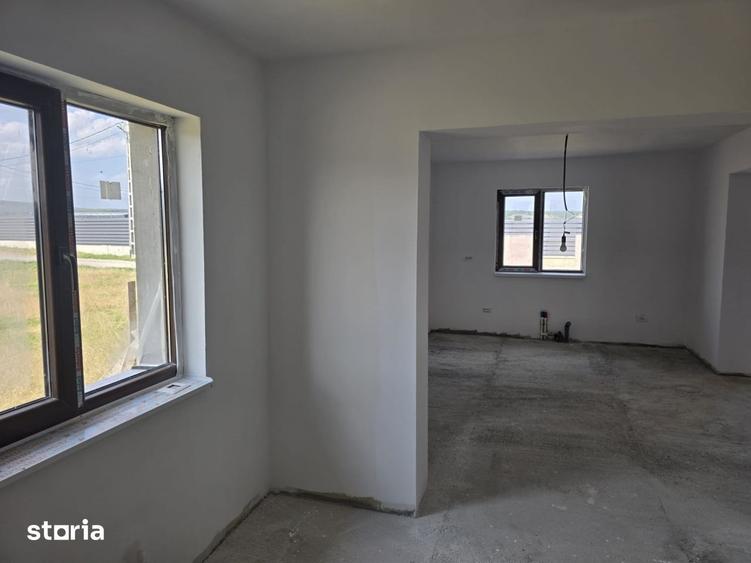 Casă cu 3 camere cu Teren 1000 Mp în Dumbrava