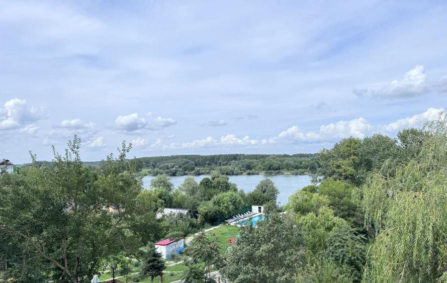 Hotel/Pensiune, de 1,380 mp, în Băltenii de Sus