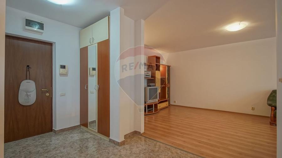 Apartament cu 3 camere decomandat, mobilat în 13 Decembrie