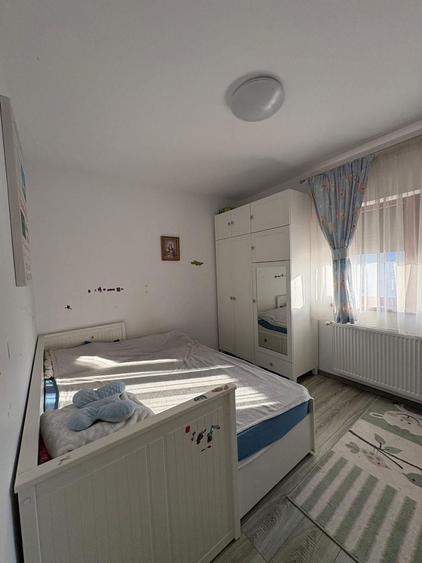 Casă individuală cu 7 camere cu Canalizare în Nord-Est