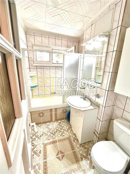 Apartament cu 2 camere semidecomandat, mobilat în Cornișa