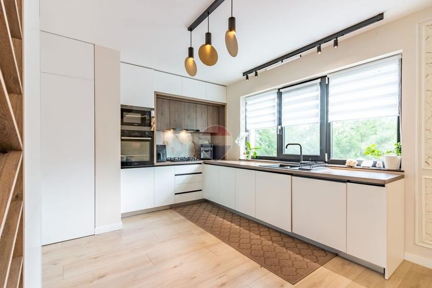 Casă individuală cu 4 camere cu Teren 375 Mp în Tunari