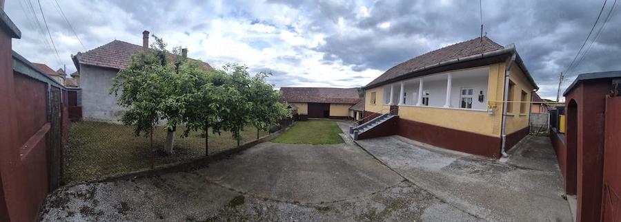 Casă cu 4 camere cu Teren 1600 Mp în Bucerdea Vinoasă