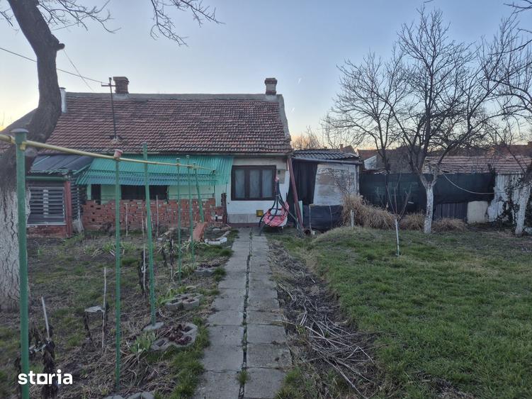 Casă cu 2 camere cu Teren 301 Mp în Pârneava