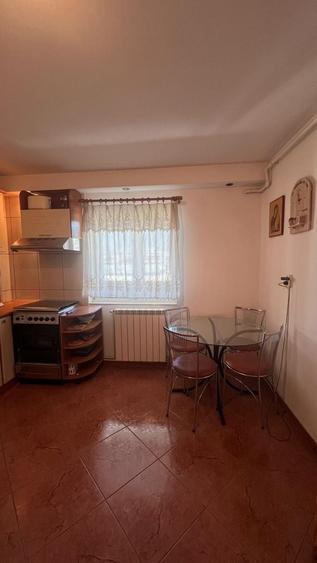 Apartament cu 3 camere decomandat, mobilat în Băneasa