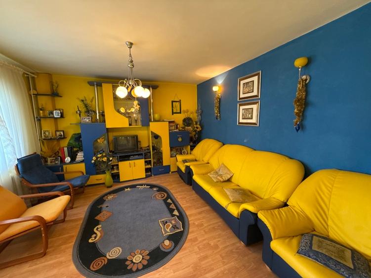 Apartament cu 5 camere semidecomandat, mobilat în Central