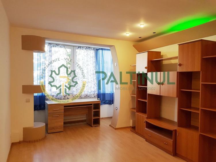 Apartament cu 2 camere semidecomandat, mobilat în Central