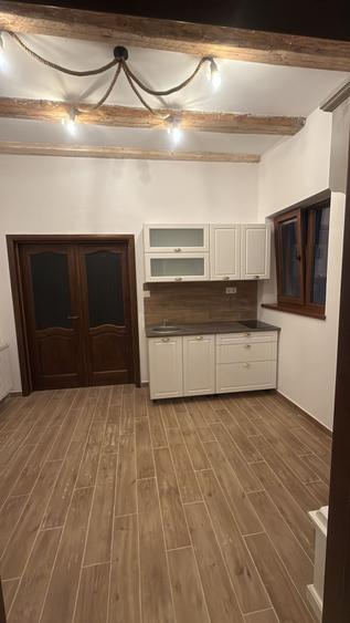 Casă individuală cu 2 camere cu Canalizare în Brașovul Vechi