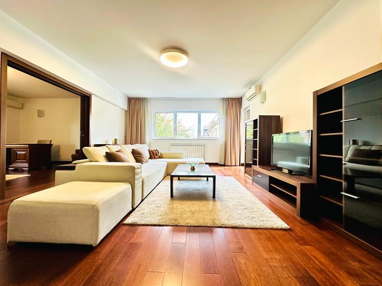 Apartament cu 3 camere decomandat în Polonă