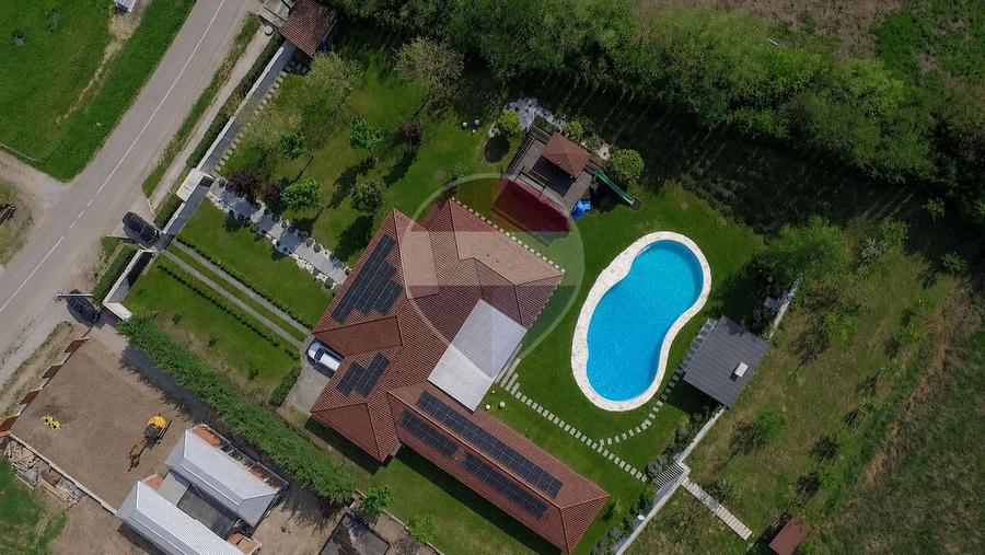 Casă individuală cu 10 camere cu Piscina în Făget