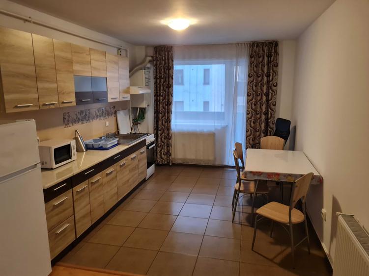 Apartament cu 3 camere decomandat în Dâmbul Rotund