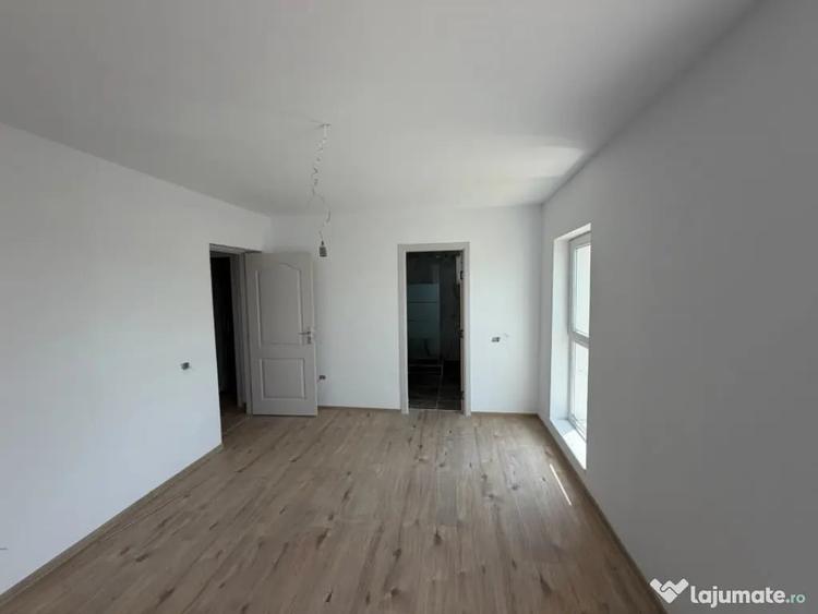 Casă cu 5 camere cu Teren 307 Mp în Malu Mare