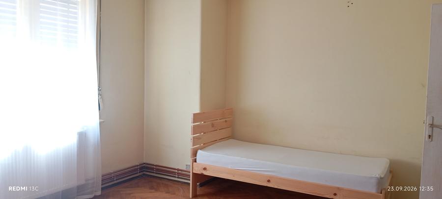 Apartament cu 4 camere semidecomandat în P-ța Romană
