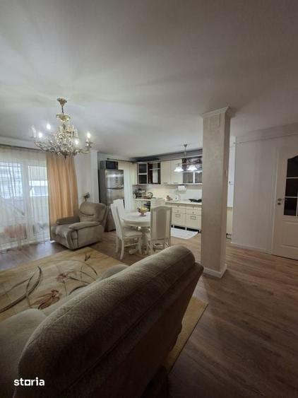 Apartament 3 camere de vanzare, et. 4, 70 mp, zona Republicii - 1