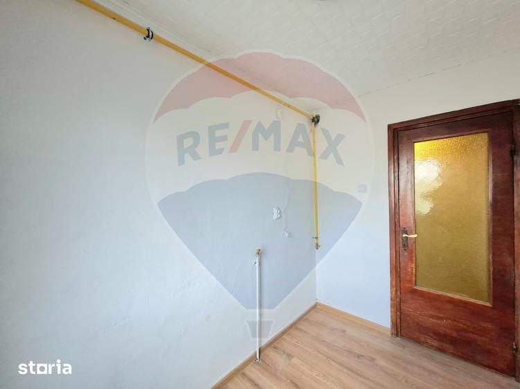 Apartament cu 3 camere semidecomandat în Romanilor