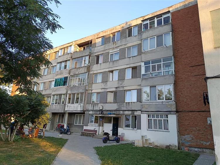Apartament 3 camere in Moldova Noua - 9
