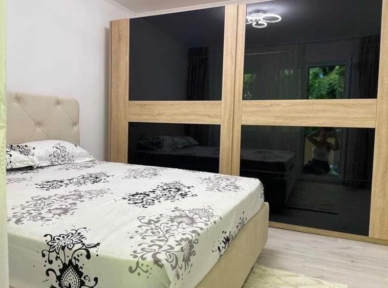 Apartament cu 3 camere semidecomandat, mobilat în Berceni