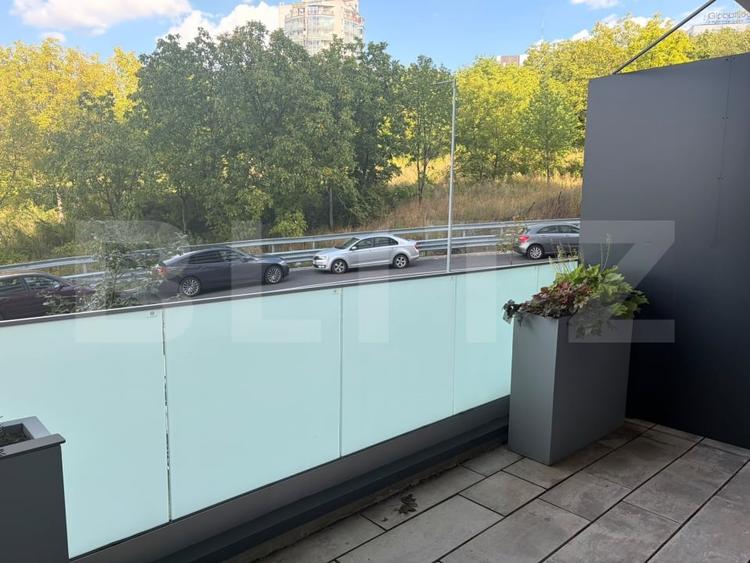 Apartament cu 3 camere semidecomandat, mobilat în Zorilor