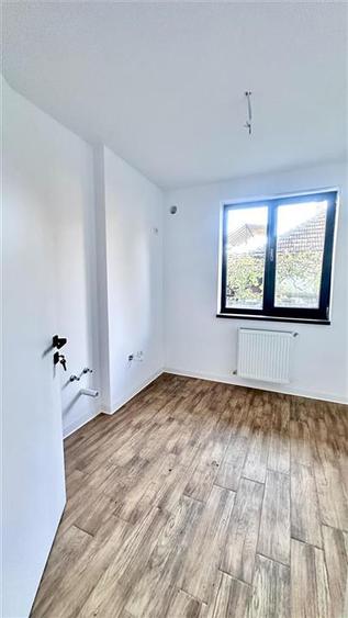 Apartament cu 3 camere decomandat în Tractorul
