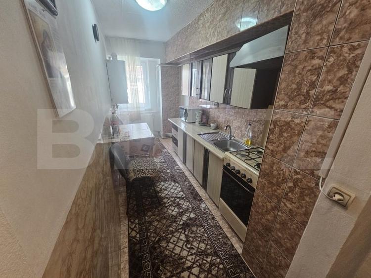 Apartament cu 4 camere semidecomandat, mobilat în Beclean