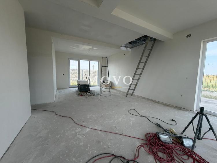 Casă cu 3 camere cu Canalizare în Sânandrei