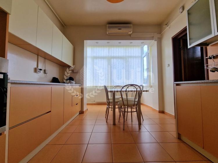 Apartament cu 3 camere decomandat, mobilat în Central