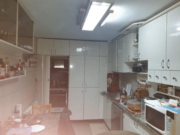 Apartament cu 4 camere decomandat în Oltenița