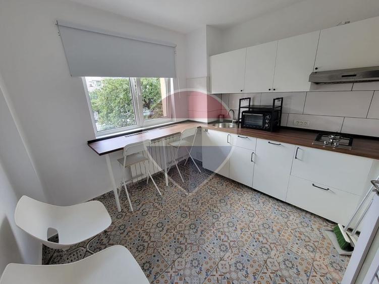Apartament cu 2 camere semidecomandat, mobilat în Moșilor
