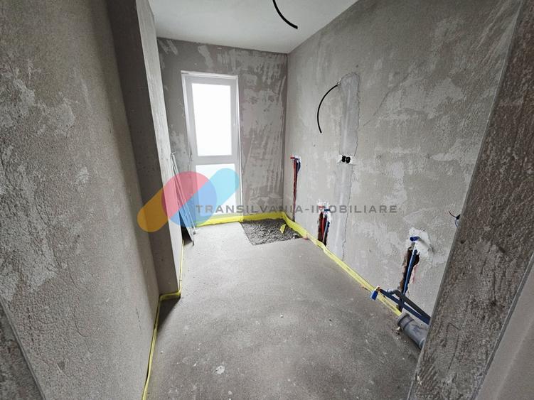 Apartament cu 4 camere semidecomandat în Mărăști