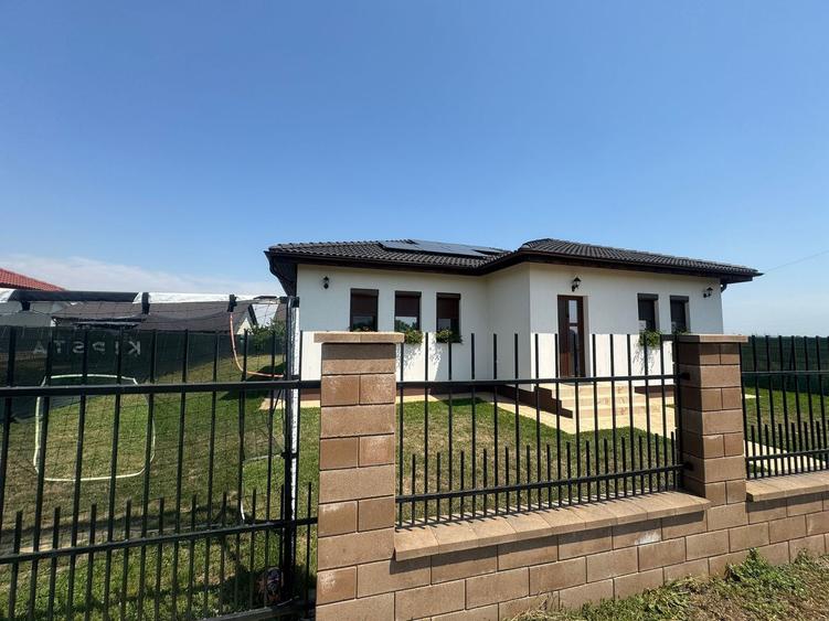 Casă individuală cu 4 camere cu Canalizare în Moșnița Nouă