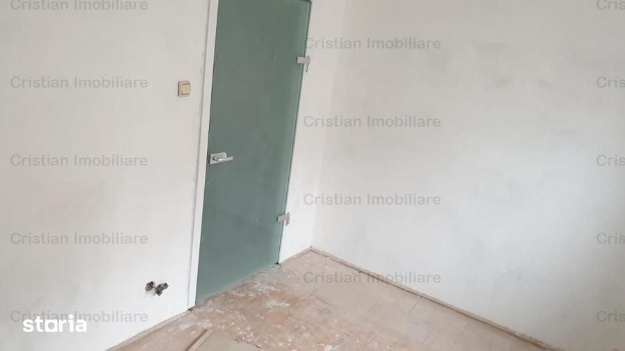 Apartament cu 4 camere decomandat în Republicii