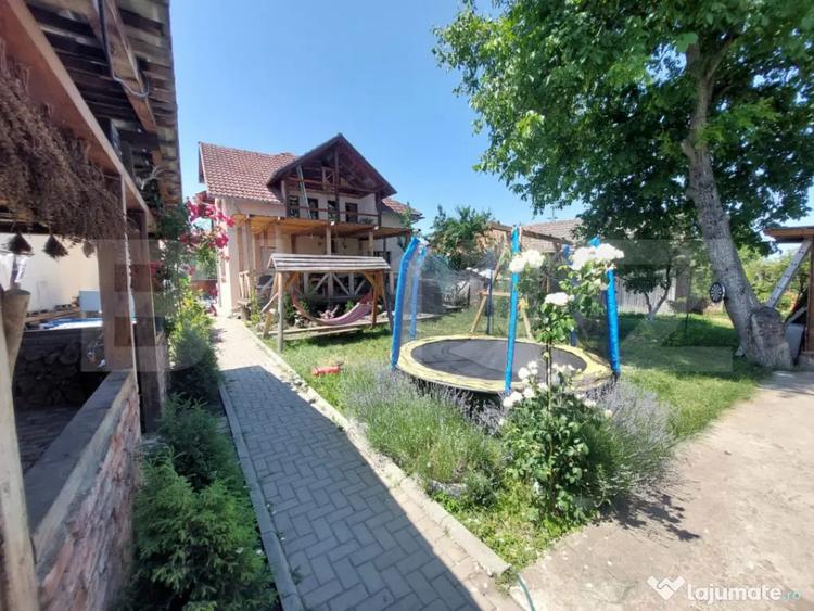 Casă cu 7 camere cu Teren 900 Mp în Săcele