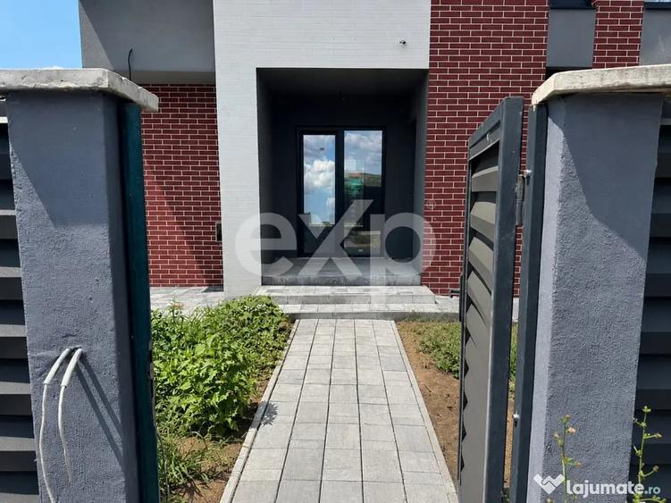 Casă cu 4 camere cu Teren 400 Mp în Jucu
